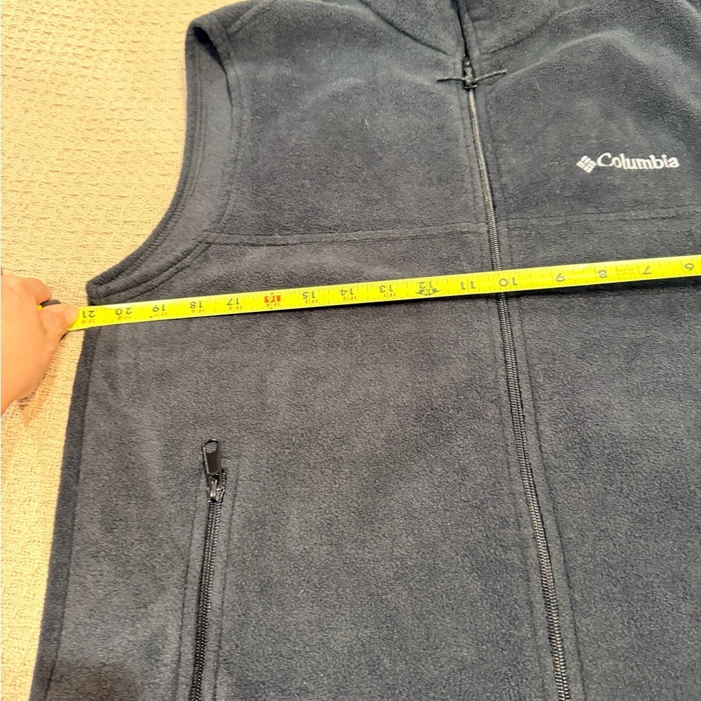Columbia Black Full-Zip Fleece Vest - Picture 4 of 7